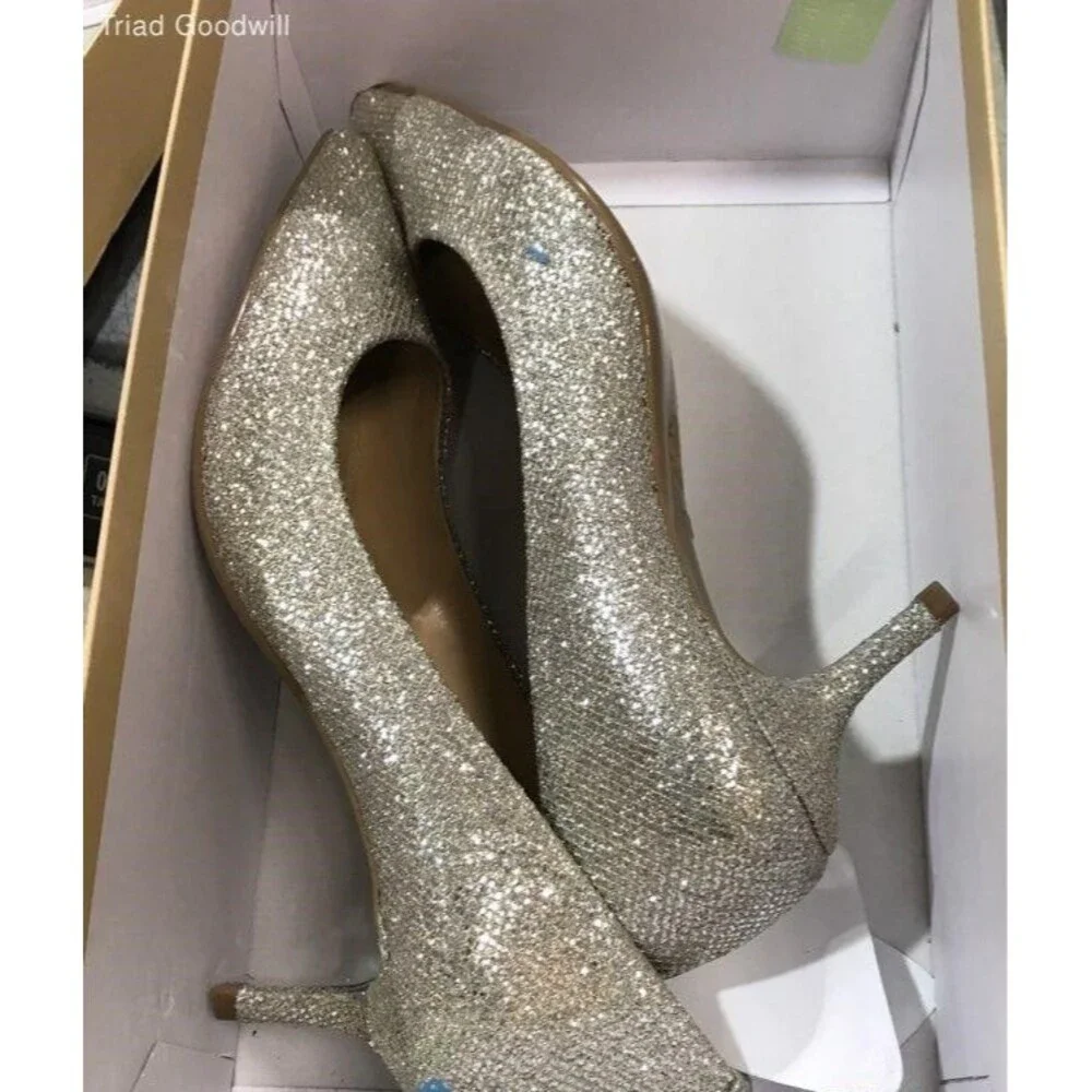 MICHAEL KORS SILVER GLITTER PUMPS SIZE 7.5 (NEW IN BOX)